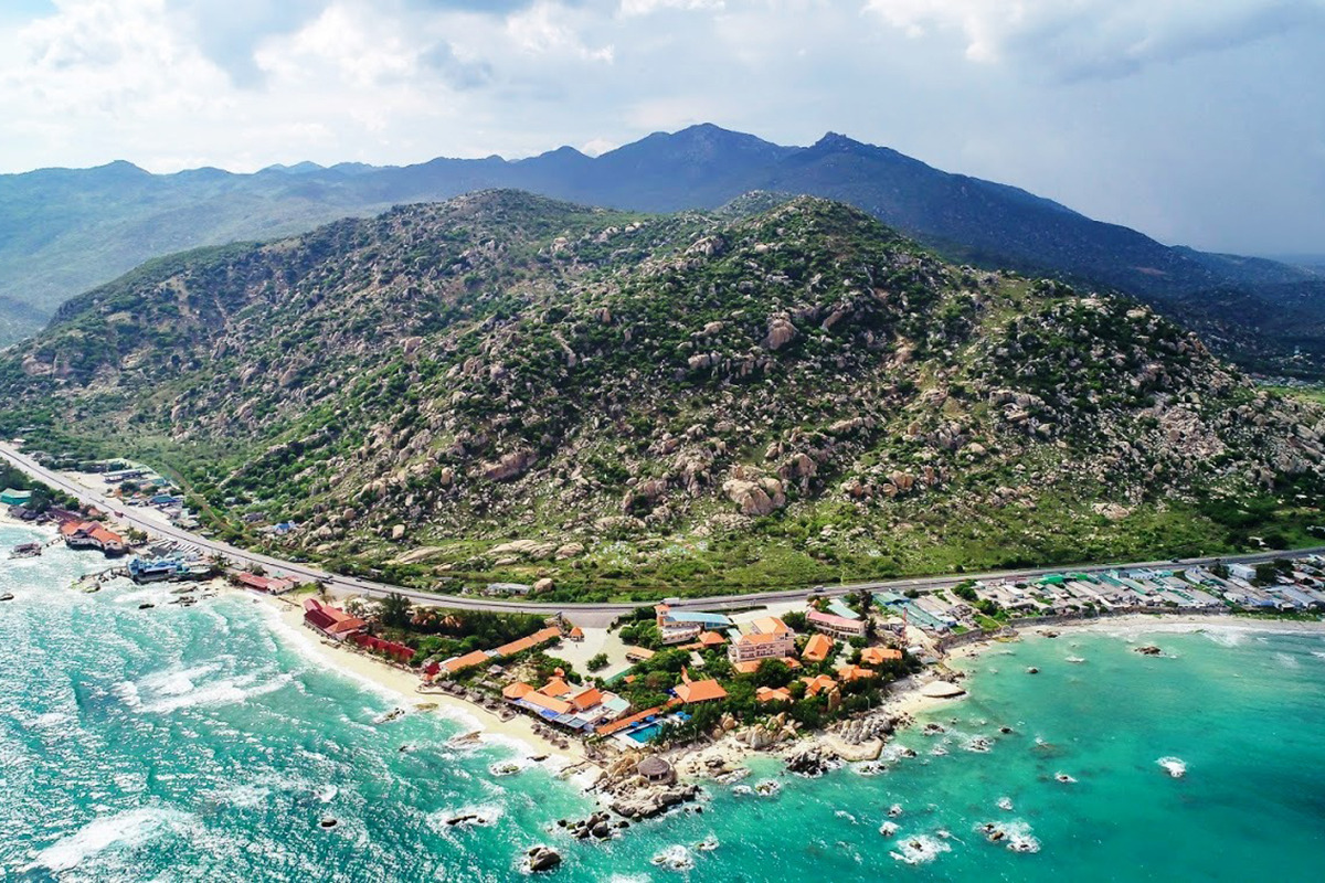 Khám phá 7 tuyến đường bao biển đẹp nhất Việt Nam bằng ô tô