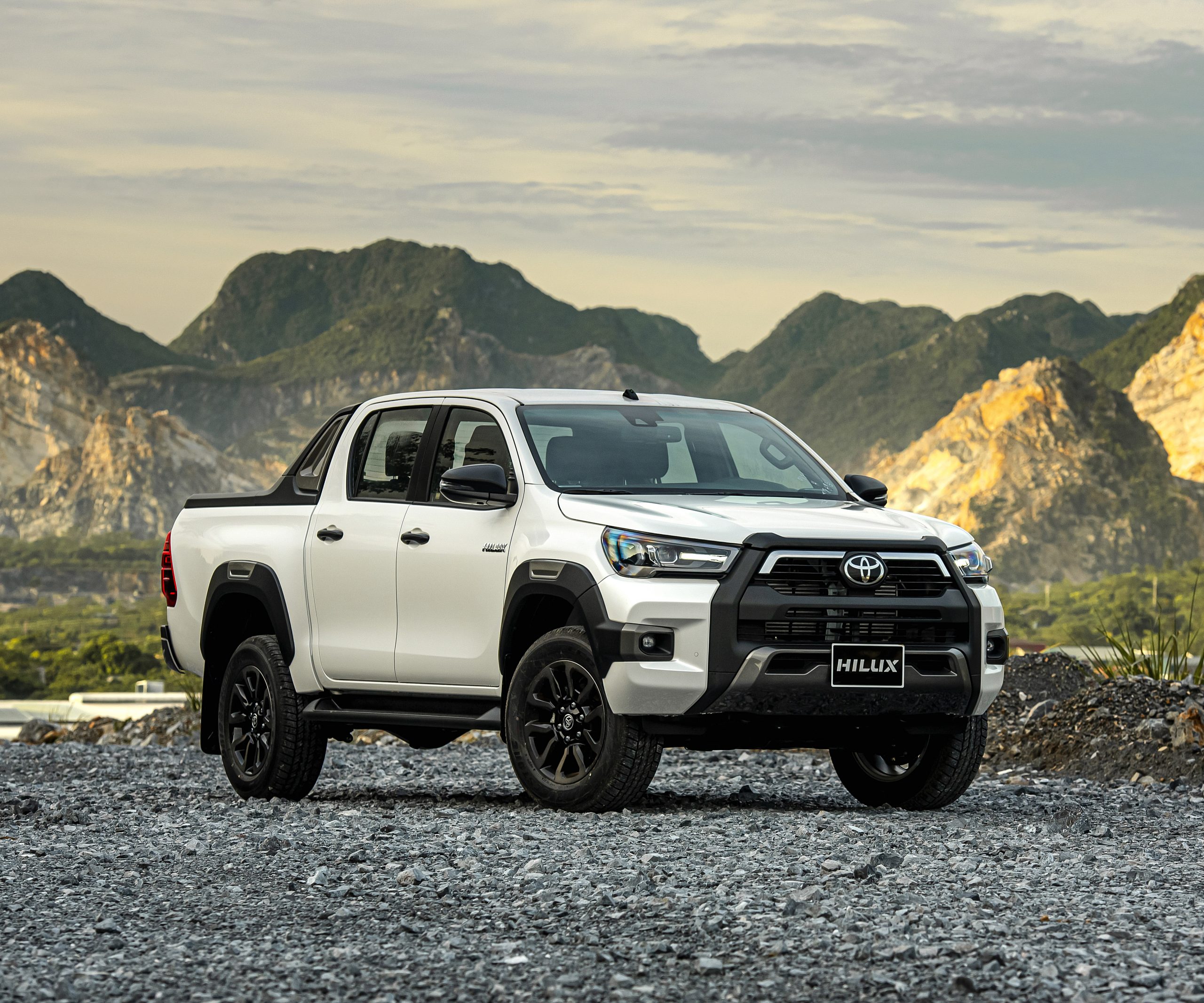 Bảng giá xe cũ Toyota Hilux 2020 – 2021 mới nhất